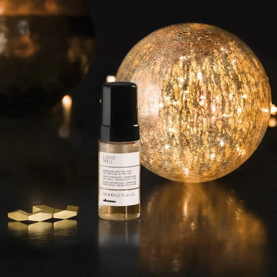 Davines Liquid Spell vor Lichtkugel