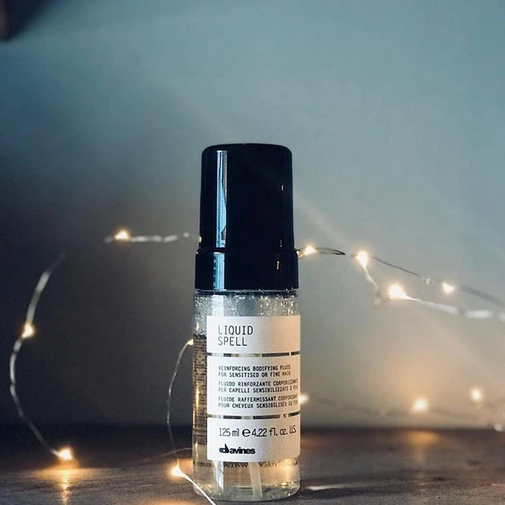 Davines Liquid Spell mit Lichterkette