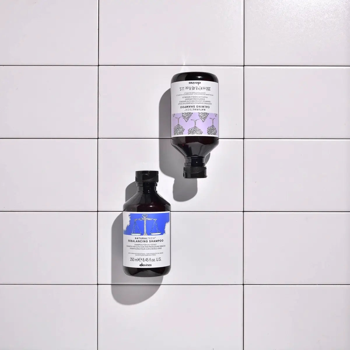 Davines Naturaltech Calming & Rebalancing Shampoo auf Fließen