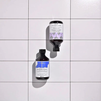 Davines Naturaltech Calming & Rebalancing Shampoo auf Fließen