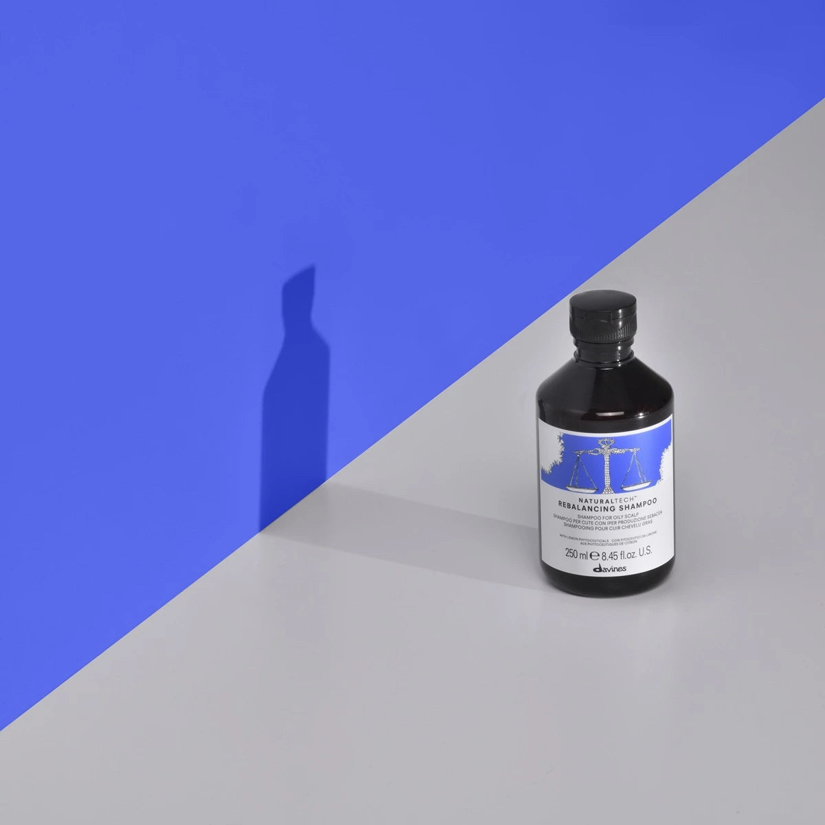 Davines Naturaltech Rebalancing Shampoo mit Hintergrund