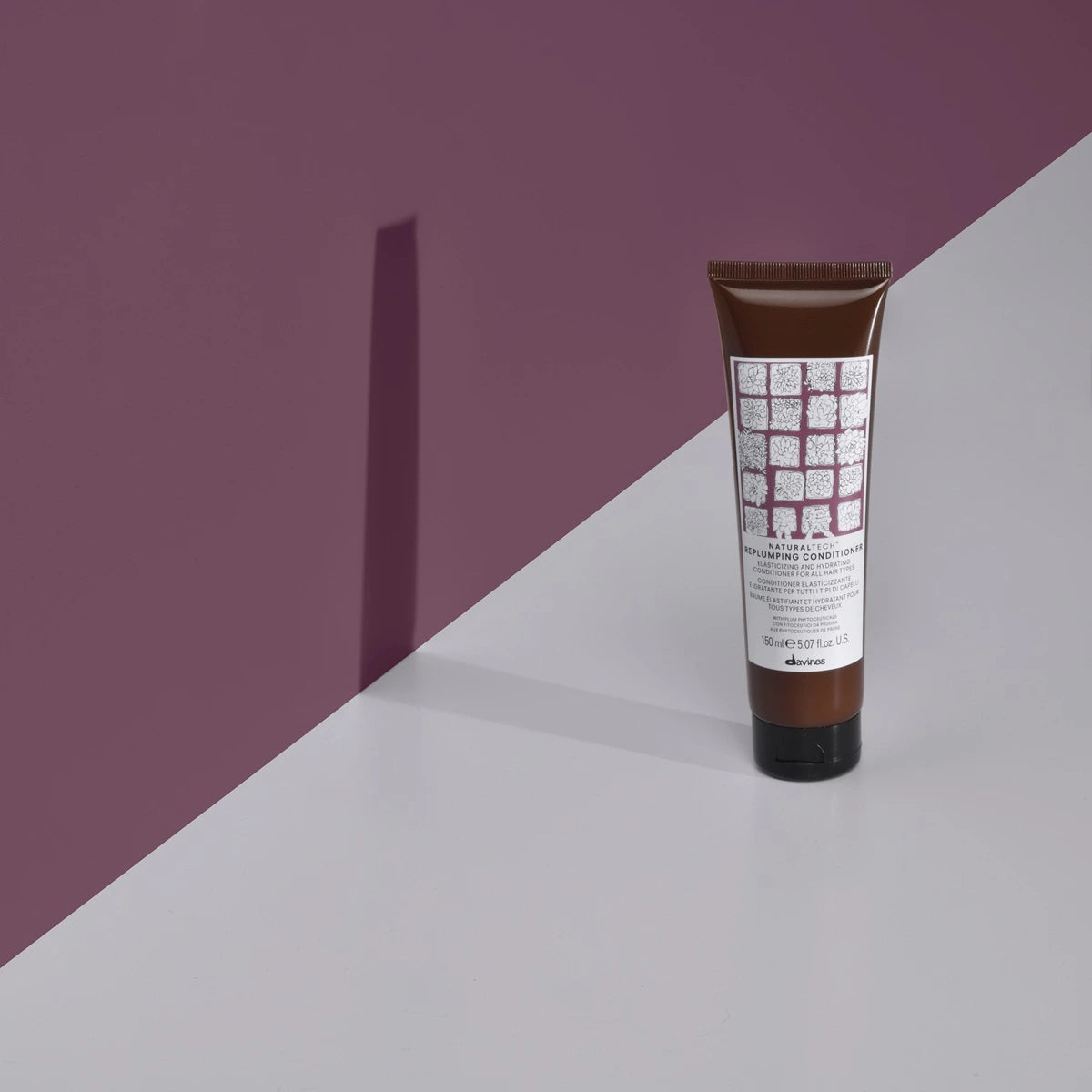 Davines Naturaltech Replumping Conditioner mit Hintergrund