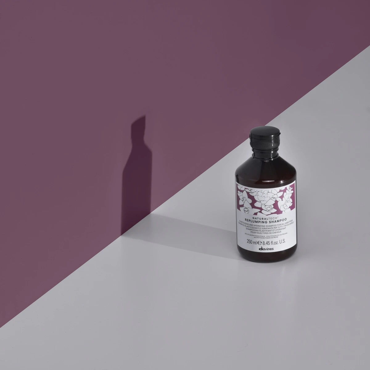 Davines Naturaltech Replumping Shampoo mit Hintergrund